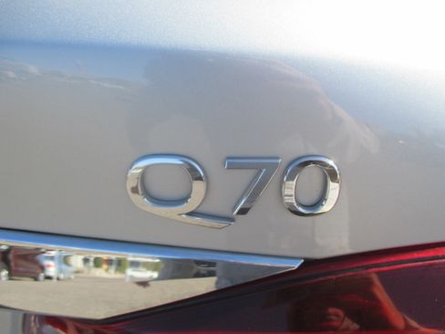 Used 2017 INFINITI Q70 Premium image 13