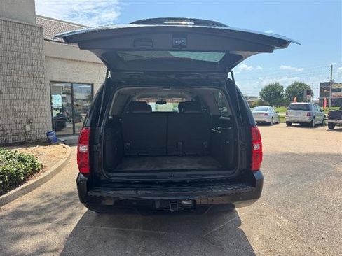 Used 2010 Chevrolet Suburban 2WD LT image 3