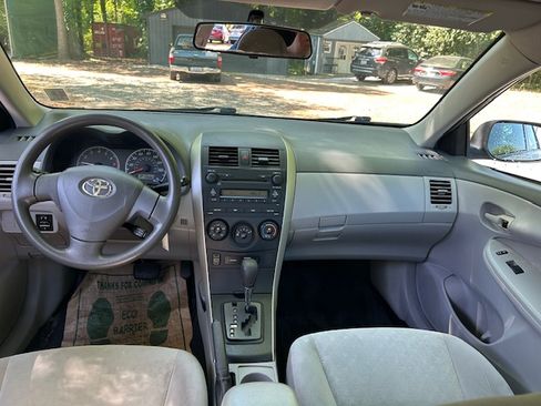 Used 2009 Toyota Corolla FWD image 19