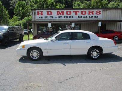 Used 2000 Lincoln Town Car Signature