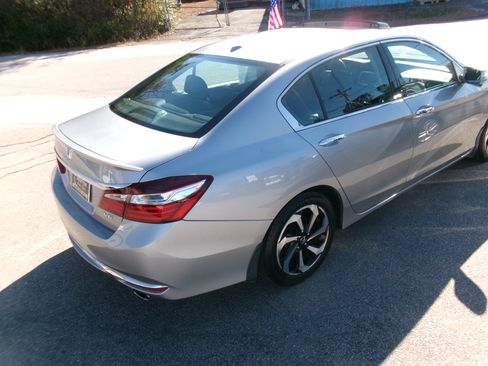 Used 2017 Honda Accord EX-L image 31