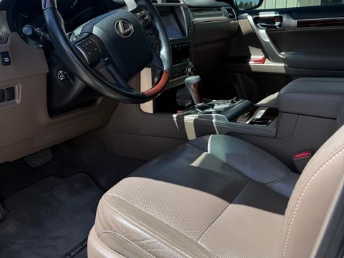 Used 2018 Lexus GX 460 AWD/4WD image 13