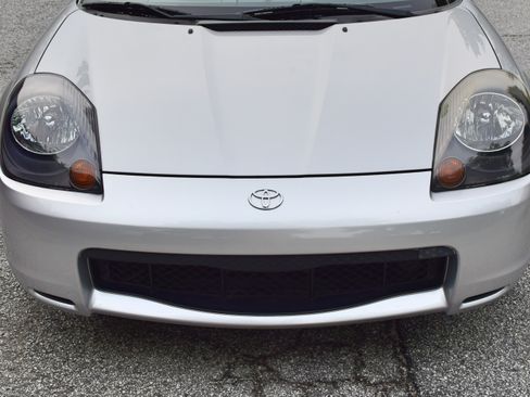 Used 2001 Toyota MR2 Spyder UNAVAIL RWD image 32