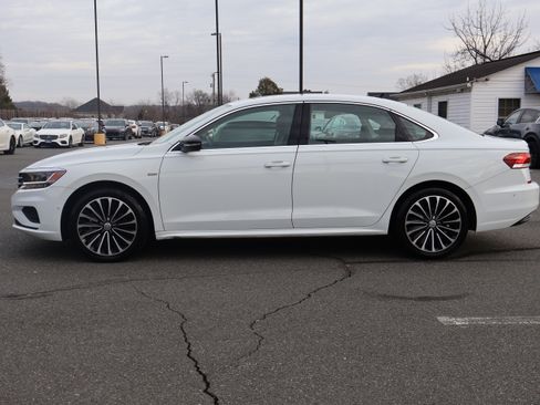 Used 2022 Volkswagen Passat Limited Edition image 5