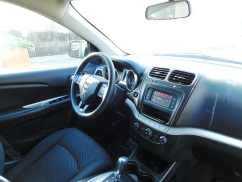 Used 2018 Dodge Journey SXT image 26