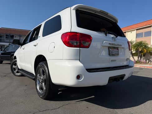Used 2014 Toyota Sequoia 4WD SR5 image 6