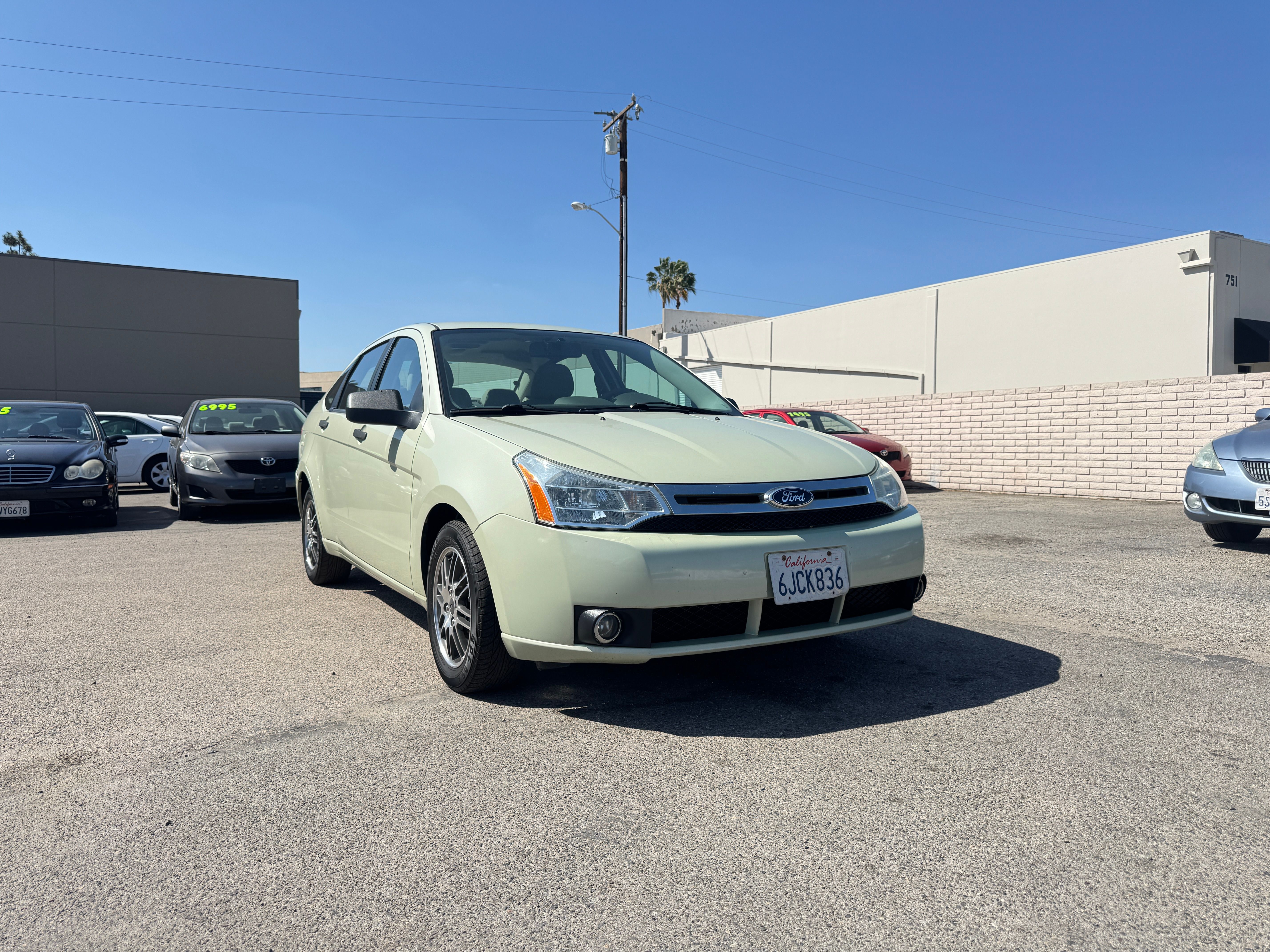 Used 2010 Ford Focus SE Sedan FWD image 12