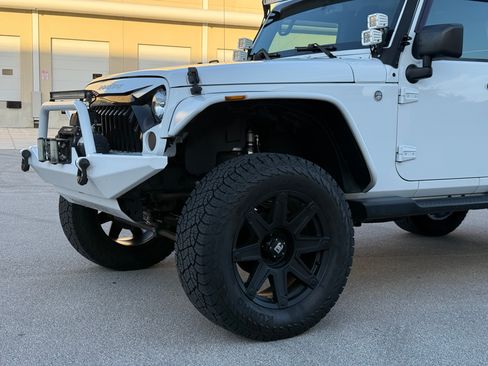 Used 2015 Jeep Wrangler 4WD Unlimited Sahara image 27