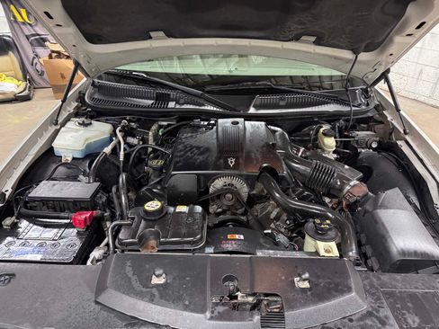 Used 2004 Lincoln Town Car Ultimate image 21