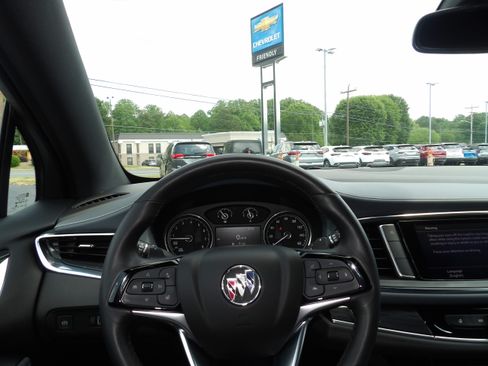 Used 2023 Buick Enclave Essence FWD image 2