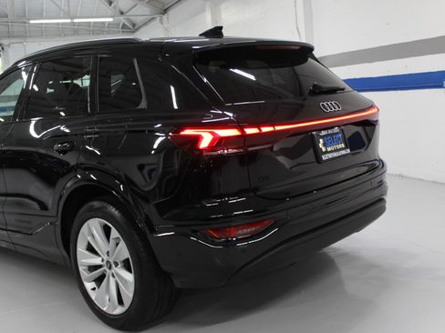 Used 2025 Audi Q6 e-tron Premium image 11