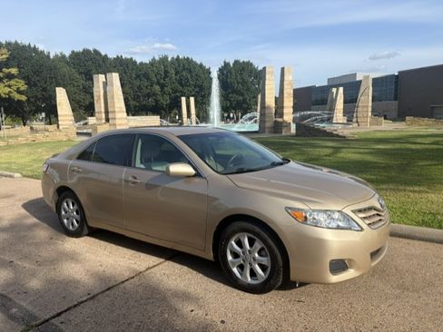 Used 2011 Toyota Camry LE Sedan 4D FWD image 1