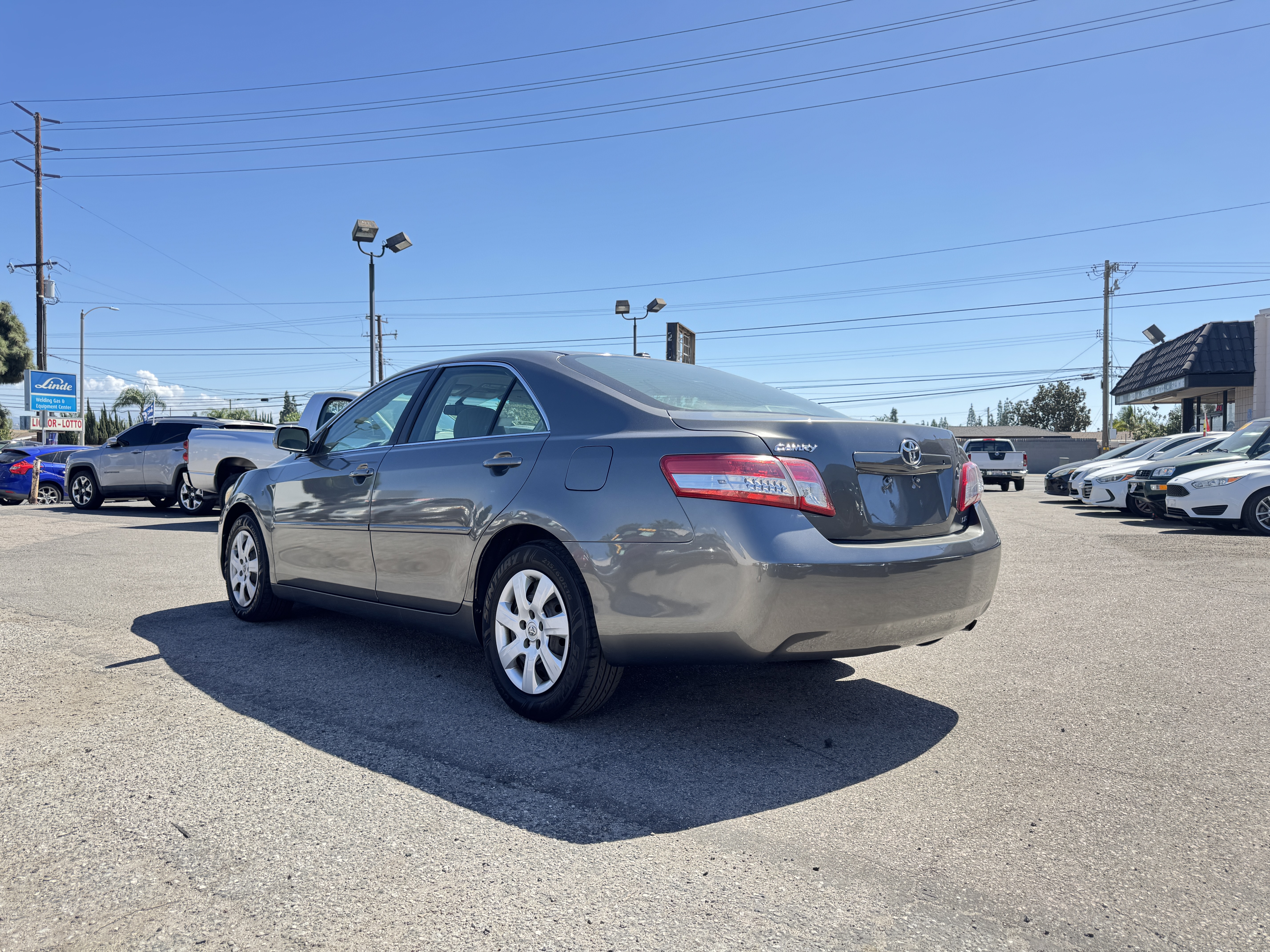 Used 2011 Toyota Camry LE FWD image 5