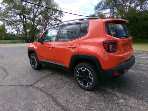 Used 2015 Jeep Renegade 4WD Trailhawk image 3