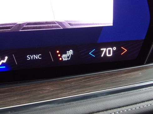 Used 2025 Chevrolet Suburban RST image 30