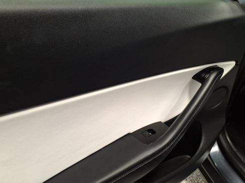 Used 2021 Tesla Model Y Long Range image 18