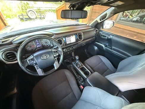 Used 2019 Toyota Tacoma 4x4 Double Cab image 18