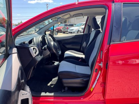 Used 2013 Toyota Yaris 4-Door Hatchback FWD image 16