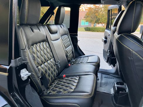 Used 2019 Jeep Wrangler Sport S image 11