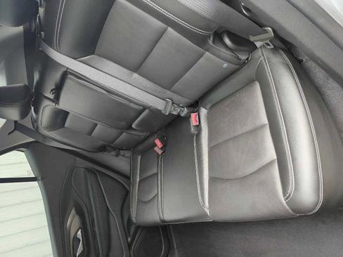 Used 2024 GMC Terrain SLT image 16