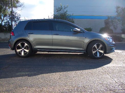 Used 2019 Volkswagen Golf 4-Door FWD image 4