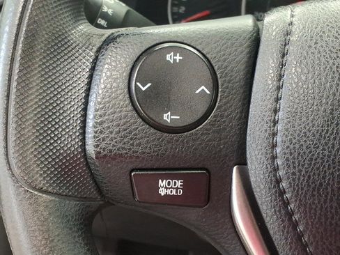Used 2016 Toyota RAV4 LE AWD/4WD image 10