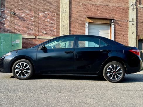 Used 2018 Toyota Corolla image 2