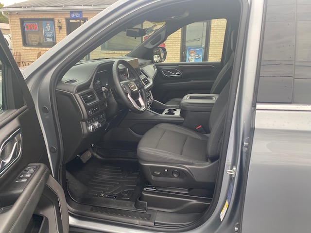Used 2024 GMC Yukon 4WD SLE image 14