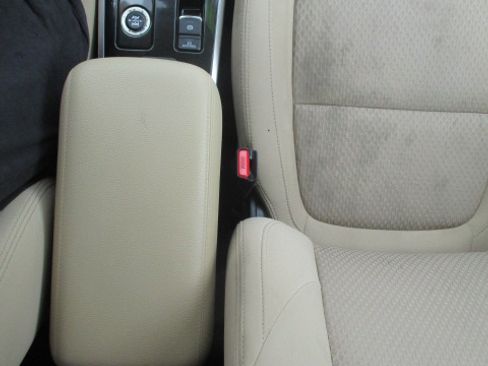 Used 2018 Mitsubishi Outlander 4WD SE image 40