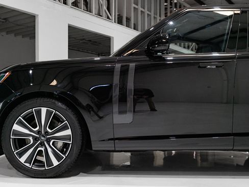 Used 2025 Land Rover Range Rover SE image 9