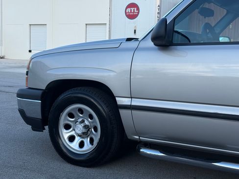 Used 2007 Chevrolet Silverado 1500 Classic W/T image 32