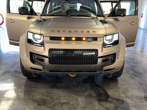 Used 2025 Land Rover Defender 110 OCTA image 27