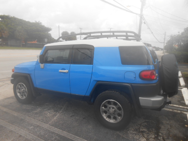 Used 2007 Toyota FJ Cruiser 2WD image 3