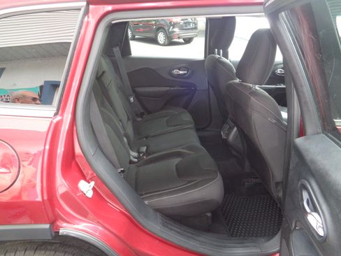 Used 2015 Jeep Cherokee 4WD Latitude image 8