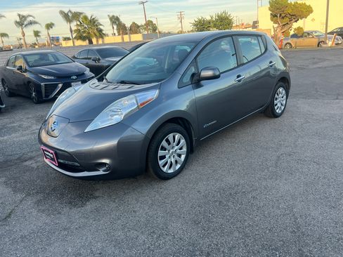 Used 2015 Nissan Leaf S image 1
