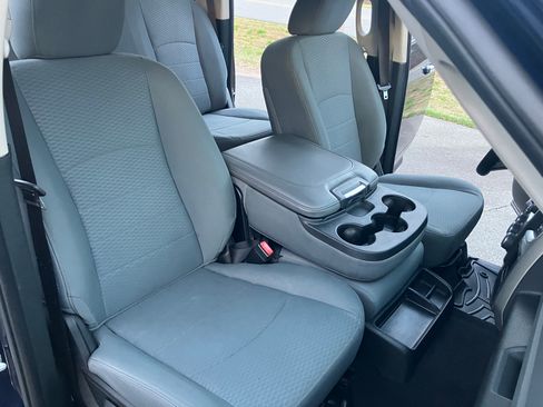 Used 2018 RAM 1500 SLT image 13