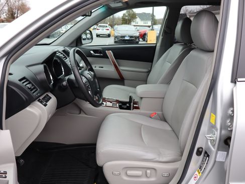 Used 2011 Toyota Highlander Limited image 12