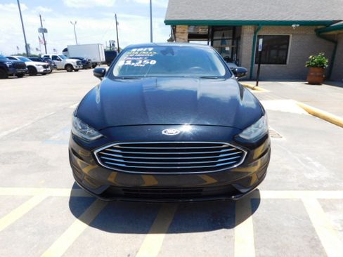 Used 2019 Ford Fusion SE FWD image 3