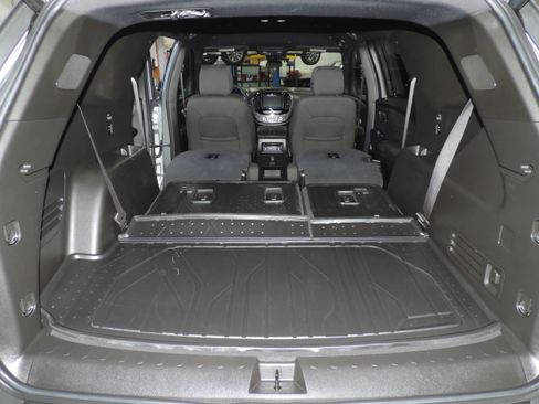 Used 2023 Chevrolet Traverse LT image 22