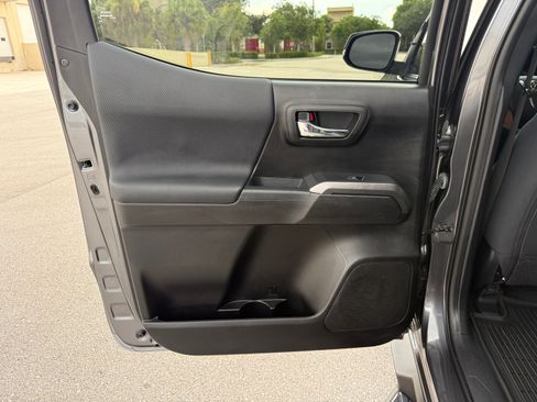 Used 2021 Toyota Tacoma TRD Sport RWD image 93