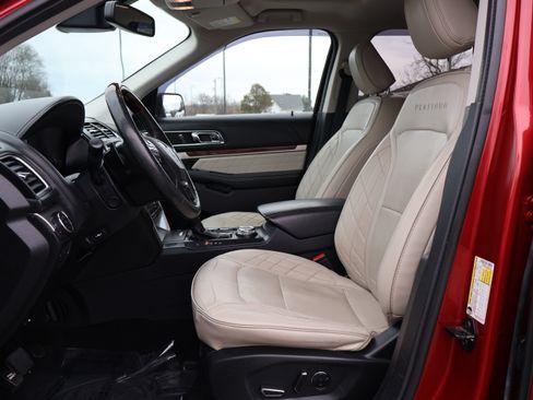 Used 2018 Ford Explorer Platinum image 12