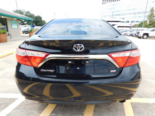 Used 2017 Toyota Camry SE Sedan 4D FWD image 6