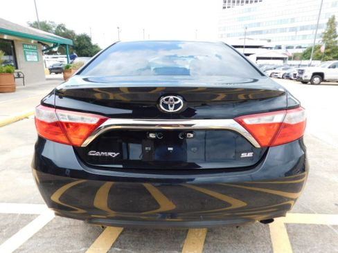 Used 2017 Toyota Camry SE Sedan 4D FWD image 6