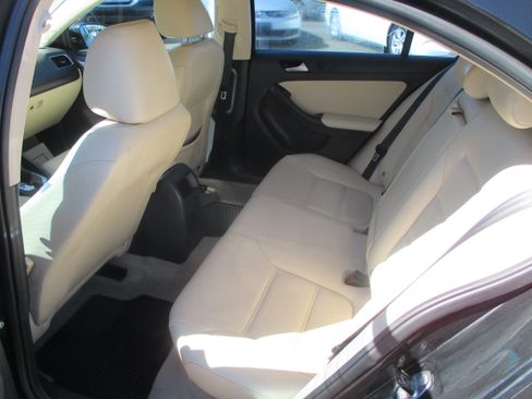 Used 2014 Volkswagen Jetta SE image 4