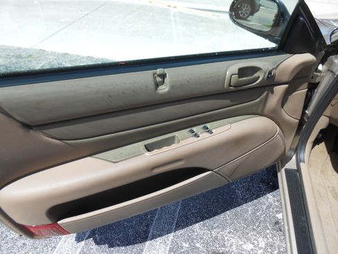 Used 2003 Chrysler Sebring LXi image 12