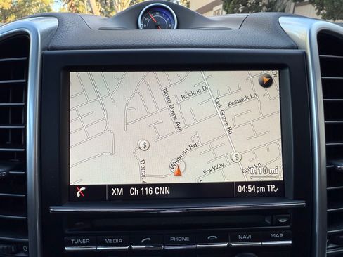 Used 2016 Porsche Cayenne S image 16