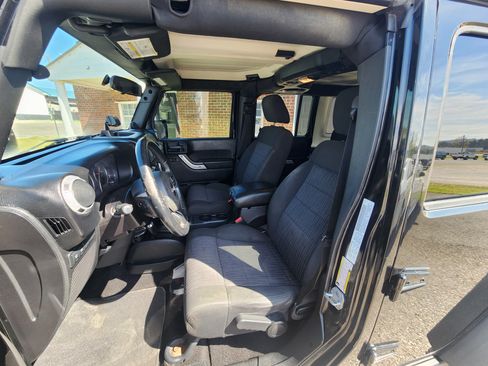Used 2011 Jeep Wrangler Rubicon image 17