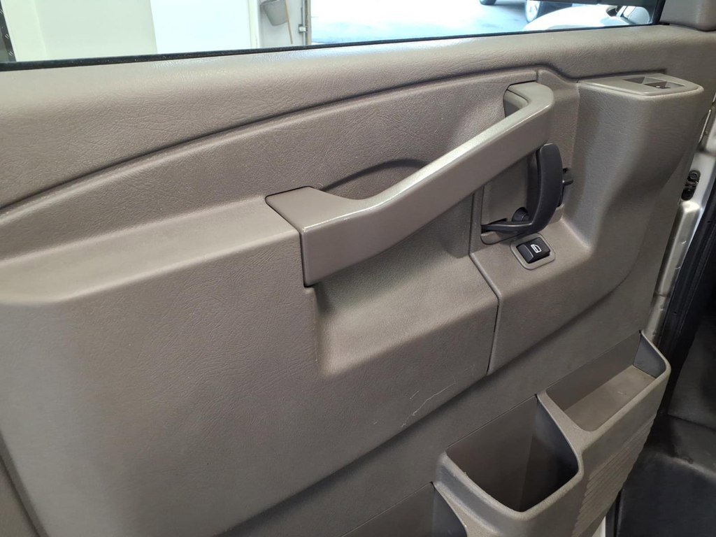 Used 2017 Chevrolet Express 3500 LS RWD image 8