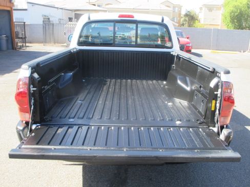 Used 2014 Toyota Tacoma w/ SR5 Package RWD image 13