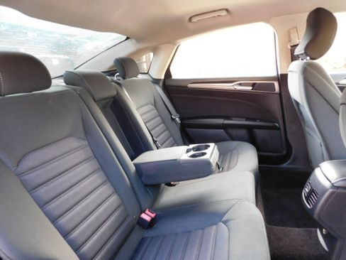 Used 2018 Ford Fusion SE image 22